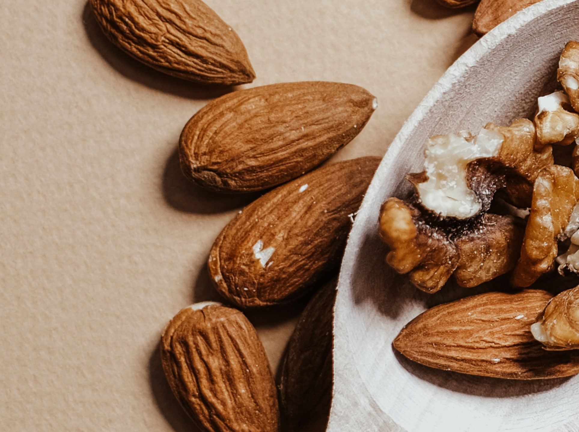 A Guide to Omega-3 DHA Sources (With Options for Vegans, Too)